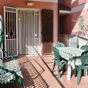  Appartamento Terrazza A Pochi Passi Dal Mare Italia